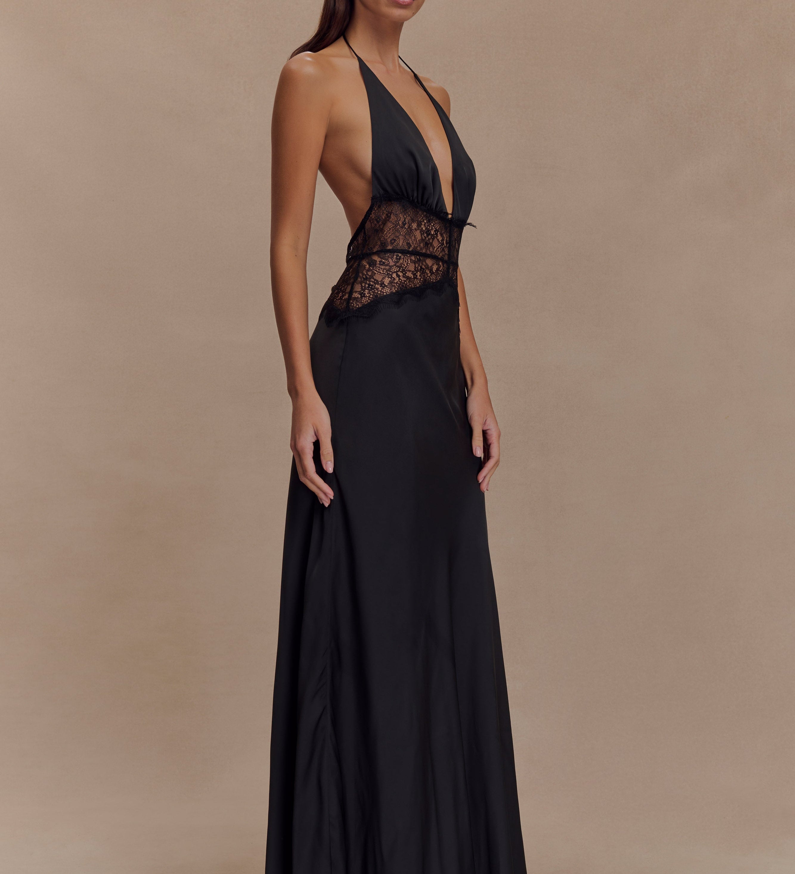 Noirea – Maxi šaty s krajkovým V-výstřihem pro eleganci