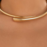 Otevřený kovový choker