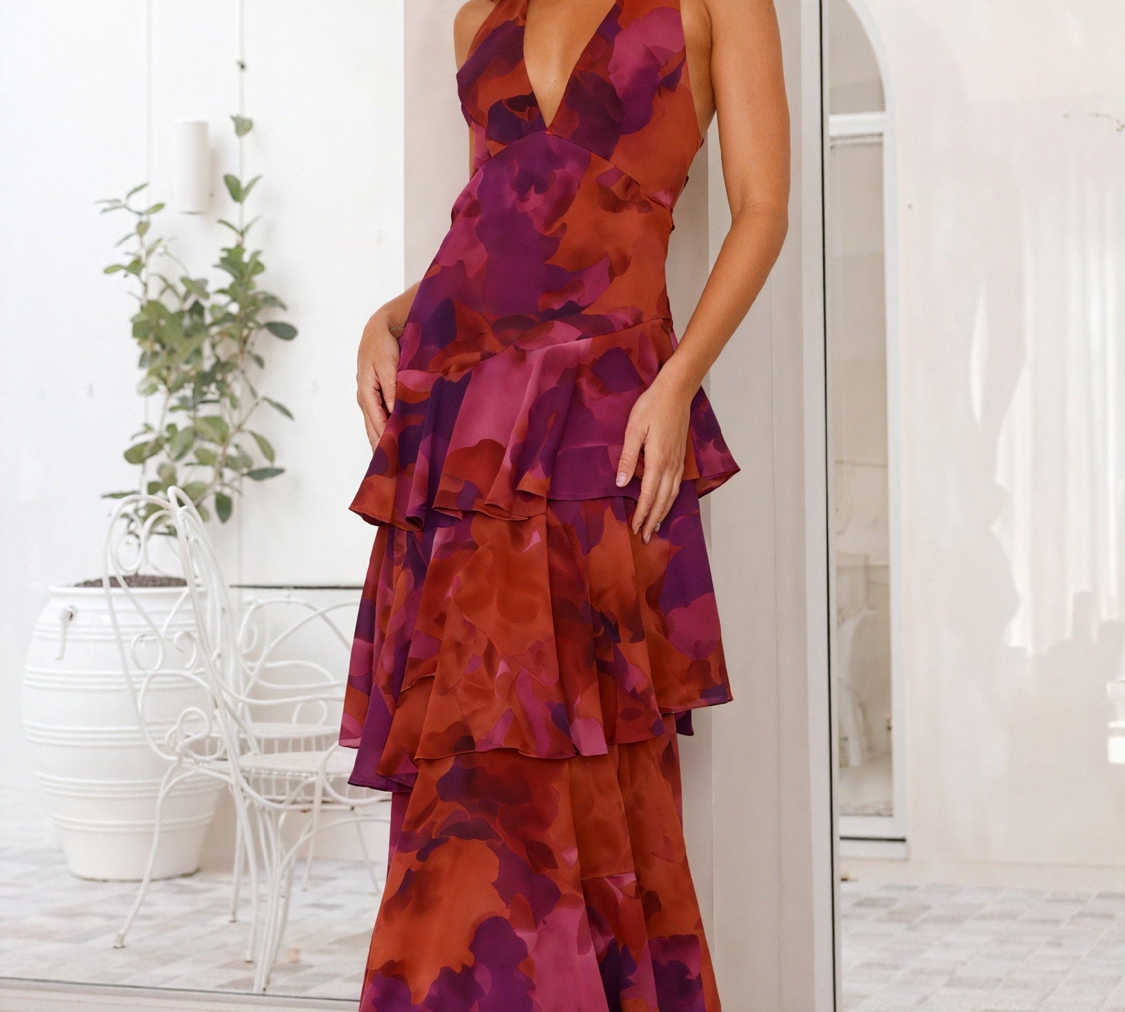 Vestido con Estampado Floral y Escote Profundo