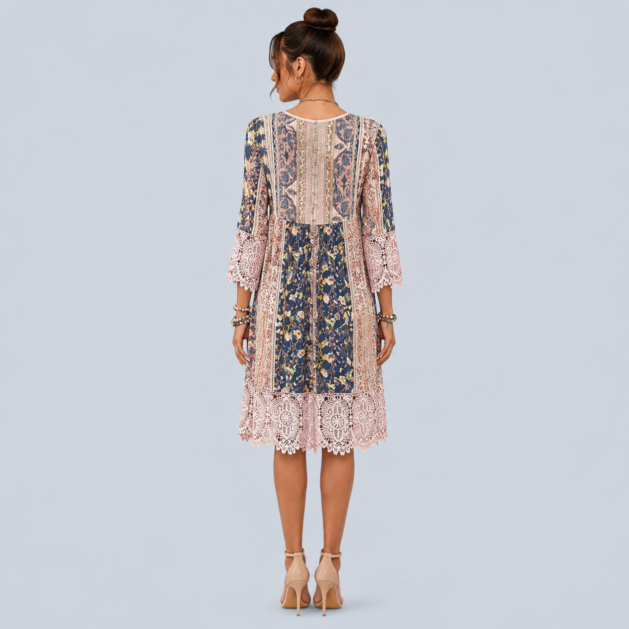 Casey - Boho šaty s krajkou a vintage květinovým vzorem