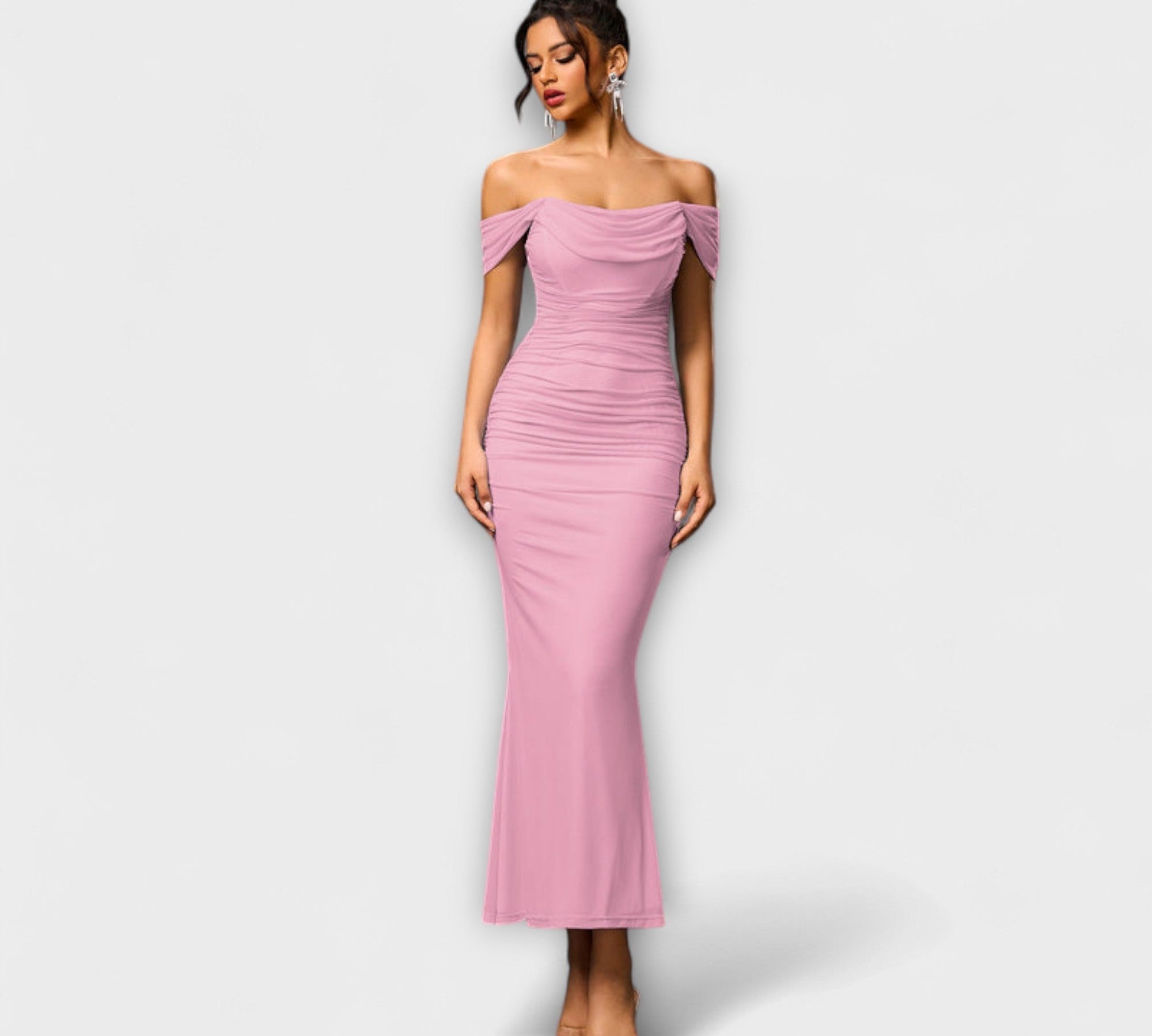 Ione - Šaty Bodycon s odhalenými rameny a řasením